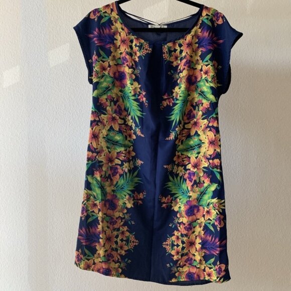 โจ Tropical Floral Shift Dress โ Vibrant & Breezy! โจ - Picture 2 of 4